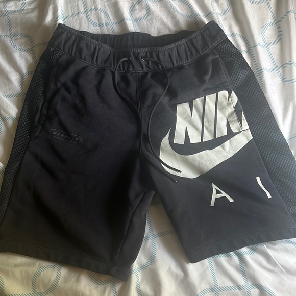 Black Nike Shorts size: Medium - Picture 2 of 6